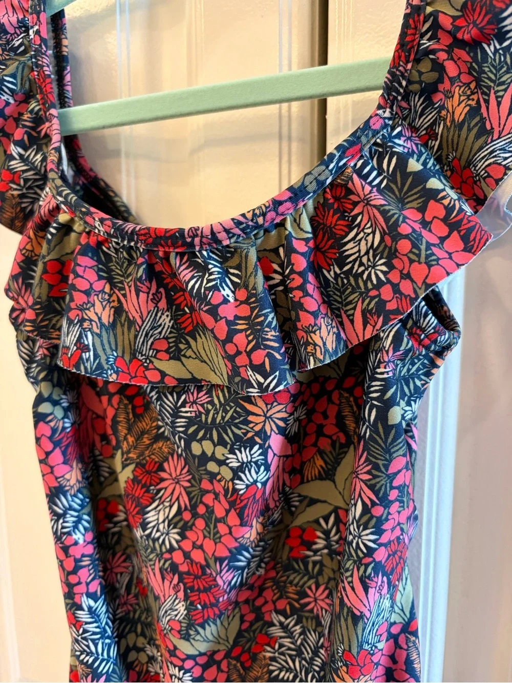 Hermoza ruffled neckline